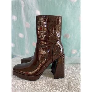 Forever 21 Brown Croc-Embossed Platform Boots – Size 8